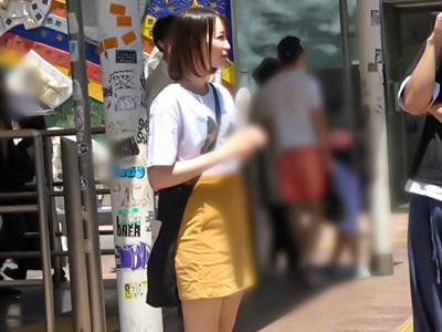 【尽くすドM女】真夏の渋谷でショートカットの激カワ美少女をナンパ、首絞めSEXで感じるMっ子！