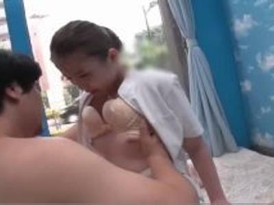 <マジックミラー*スレンダー>子持ちのママにデカチン挿入して不倫ゴム無しSEXで感じまくり！おすすめのAV