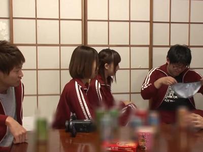 <女子高生*美乳>「先生来ちゃうよ…」修学旅行でテンション上がった女子高生達が同級生とヤリまくり！おかずにしたいR18動画