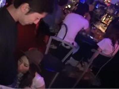 ビッチな巨乳ギャルと仕事中の店内でファック！男性客に見られて恥ずかしそうにする女の子!!ドエロな動画