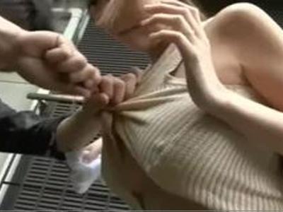 <ナンパ*エロ動画>スケスケ乳首の爆乳奥様！チクポチニットがエロすぎる！抜けすぎ注意