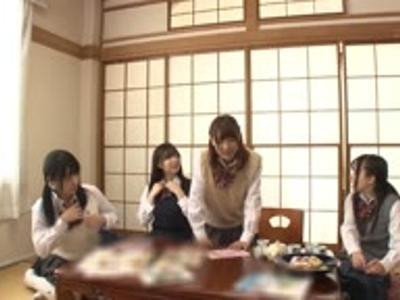 <女子校生*美乳>「先生来ちゃうよ…」修学旅行でテンション上がった女子校生達が同級生とヤリまくり！発情しちゃうAV