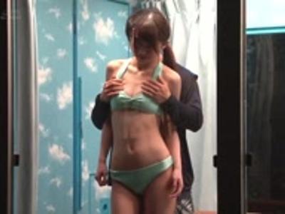<見えてないよね??*企画>「気持ちぃ」見られているとも知らずにAV男優のテクで感じまくりの素人娘！見ると興奮しちゃうエロ動画