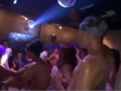 <野外*露出>イケイケなビキニ美女たちと乱交ファック！テンション高めなギャルたち！ギンギン確実