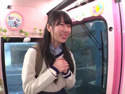 <素人ナンパ*予備校生>ナンパした学生をエロエロカーに連れ込んでスケベインタビューで赤面ヨガリまくり！おかずにしたいスケベ映像