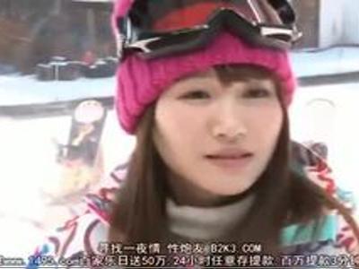 <マジックミラー*素人ナンパ>新婚夫婦の人妻に車内でボルチオエステ！気持ちよくなった体に種付け！センズリ向きの18禁映像