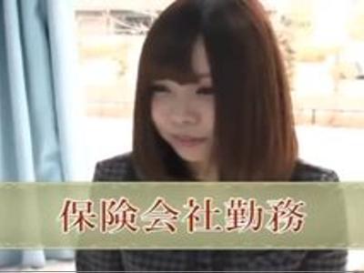 メガネOLがミラー号でファック！仕事着のままピストンされて感じまくり!!感じちゃってるね