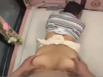 <巨根*女子大生>清楚系女子大生が素股企画に挑戦！気持ちよくなった女の子にそのまま挿入してピストン！お気に入り決定のビデオ