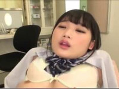 ロリ顔な制服JKにエッチないたずら！変態医師が可愛い胸をもみまくり!!スケベ娘