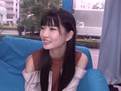 <外見える!?*女子大生>【エロエロカー】女子大生が恋人のちんぽを見つけられずお仕置きエッチ！妄想注意なR18動画