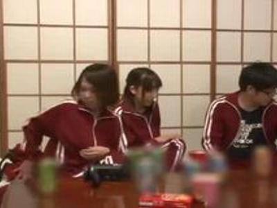 「先生来ちゃうよ…」修学旅行でテンション上がった女子高生達が同級生とヤリまくり【抜ける動画】