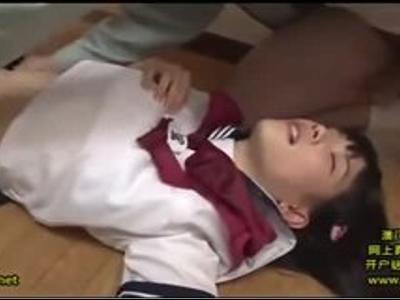 <ドラッグ*エロ動画>修理業者のおやじが家にいた女子高生をレイプ！デカチンで犯されて感じまくり！最高のエロ動画