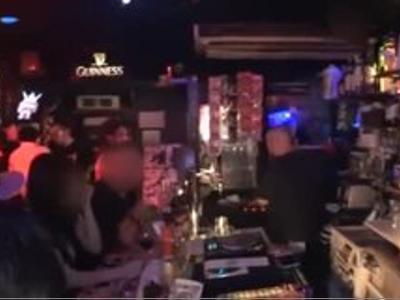 <ボイン*ドキュメンタリー>ビッチなボインギャルと就業中の店内で性行為！男性客に見られて恥ずかしそうにする美女！削除前に見なきゃ損