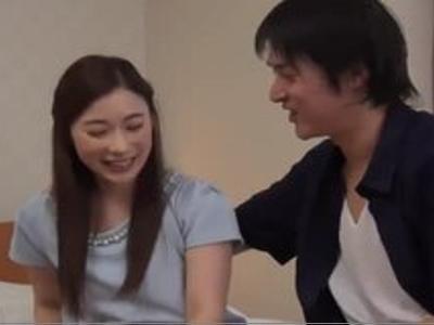 大人しそうな美人人妻が若者とベロチューして興奮！キスだけで興奮しちゃった欲求不満妻!!何度見ても最高