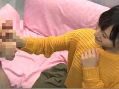 早漏男性のために体を張って処置してくれる巨乳美女！おっぱい揺れまくりのファック!!ドエロな女の子