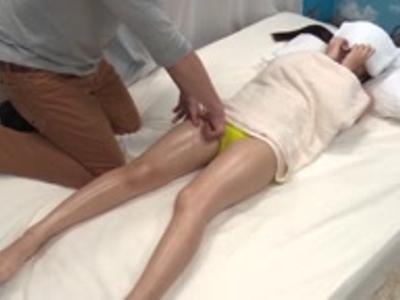 <外見える!?*エロ動画>スキーに来ていた若者恋人の彼女を生出し寝取り！見ると発情しちゃうエロ動画