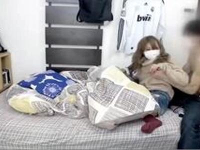 美人なギャルを部屋に連れて帰ってファック生放送!!ドエロな娘
