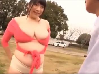【七草ちとせ】田舎で自転車が故障し困ってる爆乳変質者が直してくれたお礼がしたいと家に連れ込む