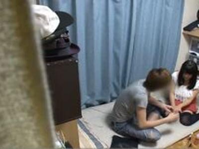 『今日会ったばっかりなのにダメだって…』可愛い少女を部屋に連れ込んで即ハメファック!!肌感最高