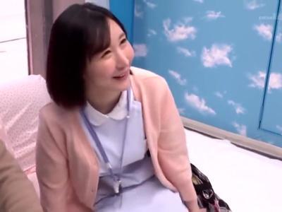 〔外見える!?;童貞〕制服姿の女の子にDT男子のセンズリを手伝ってもらった！スケベ注意な18禁動画