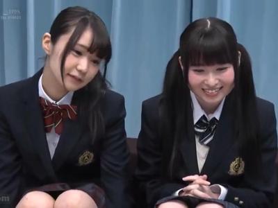 〔外見える!?;美少女〕『恥ずかしぃよ～♡』可愛い高校生を車に連れ込んで上半身裸でエロマッサージ！最高な作品