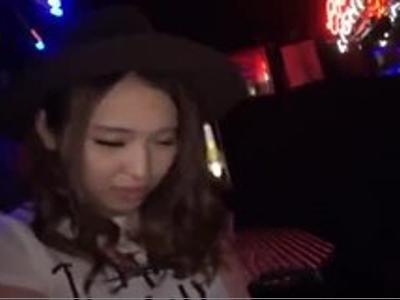 〔素人 ;美少女 〕『ここで撮影するんですか？』巨乳ギャルにバイト先のバー店内で公開SEXさせた！我慢汁が抑えられない映像
