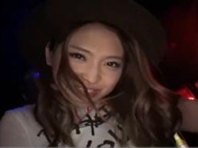 〔巨乳;ドキュメンタリー〕『ここで撮影するんですか？』巨乳ギャルにバイト先のバー店内で公開SEXさせた！お気に入り決定のビデオ