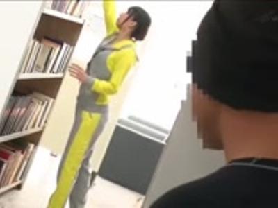〔女子校生;美乳〕『嫌っ！やめて～』図書館で可愛い女の子に痴漢！マン汁がスゲー！タダで見れちゃうエロ映像