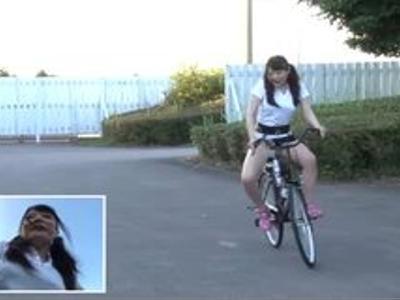 〔露出;エロ動画〕『洩れちゃう～』激エロアクメ自転車で何度もイキまくりの巨乳美女！絶対勃起のいい女