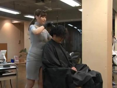 〔おっぱい;エロ動画〕『痒いところありますか？♡』自慢のボインを男性客にチラ見させて魅了する美容師！即抜け注意なエロ映像