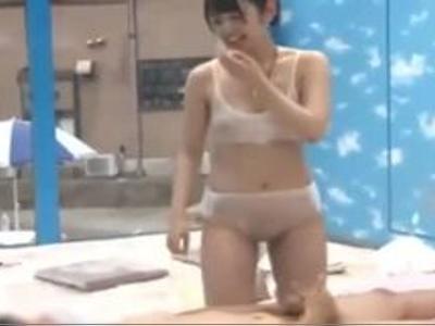 〔マジックミラー ;女子大生 〕『我慢できない～』大学の同級生と素股マッサージ！股間が火照って生ファック！じっくり見ちゃうエロ動画