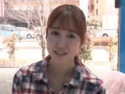 〔外見える!?;不倫〕【エロエロカー】主人をミラーの外に待たせてデカチン男とノースキンで不倫！今夜のおかずはこの子で決定