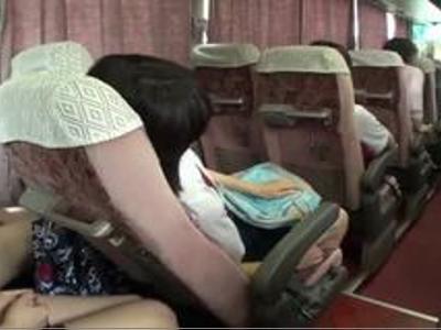 〔JK ;修学旅行 〕『次は私に入れて～』高校の修学旅行で女友達に囲まれて取り合いSEX！消される前に見なきゃ損