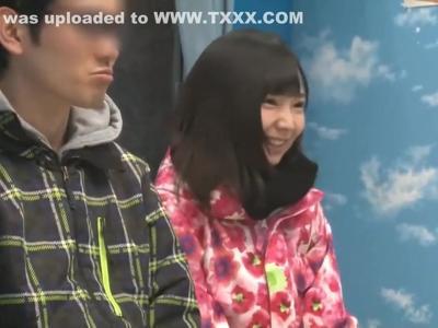〔エロ動画;企画〕『外に出してよ…』男友達と旅先でエロ企画で生Hしちゃった！スケベ注意な18禁映像