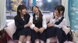 【マジックミラー号】MM号企画！修学旅行のかわいい田舎の女子校生がなんと３人組が登場！性教育で友達の前でガッツリセックス