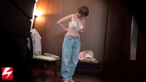 お笑い第8世代に入ることを目指す彼女はお金がなく、エッチにも興味が…中年おやじにねっとりイカセテクとデカいチンポで…