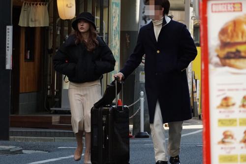 スーパースター三上悠亜の素を見たい！日常生活の合間で男優投入、突撃チンポ挿入！とんでもなく生々しい～！！