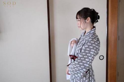 会社の上司と初めての地方への出張…娘ほど歳の離れた女部下からの逆NTR、無邪気で小悪魔な誘惑…
