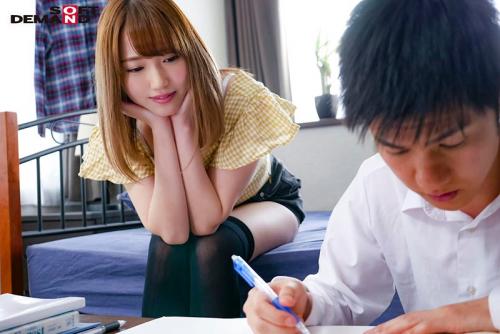 真っ白で肉付きのいい太ももの絶対領域を童貞学生に放り出して魅了し弄ぶJD家庭教師！全力勃起した生チンを…