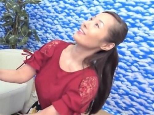 【熟女ナンパ】「親子です❤」上品で美魔女な人妻ナンパ❤美乳の奥様がフェラチオのみで息子のザーメンだせば１発10万獲得❤