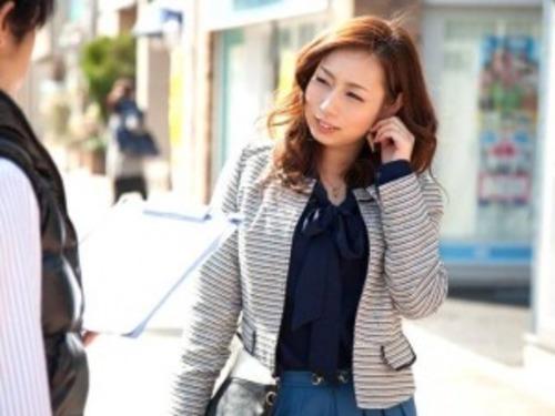 【人妻ナンパ】子ども迎えに行く所だった美人な素人ナンパ！旦那より大きいチンコに欲情し痴女に豹変HOTELでハメハメ中出し