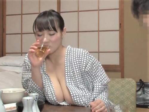 【相部屋】「スッピン見て文句言わないでよ❤」説教中に浴衣がはだけていく巨乳の女上司❤ノーブラおっぱいでパイズリ騎乗位❤
