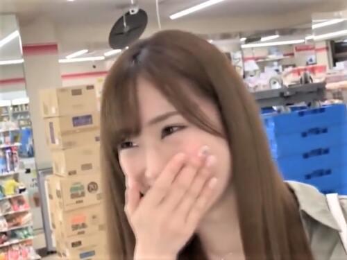 【素人】「あまり味がしないｗ」お酒が好きでゾンビ映画大好きな美人お姉さん❤正反対なタイプの男とホテルinしたTバック美女