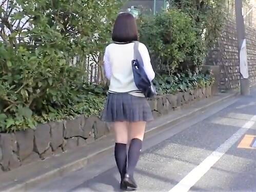 【素人ナンパ】ムチムチなミニマム系のロリ女子校生♡スク水を巨尻に食い込ませ大量ローション濡れ濡尻コキからの大量中出し！