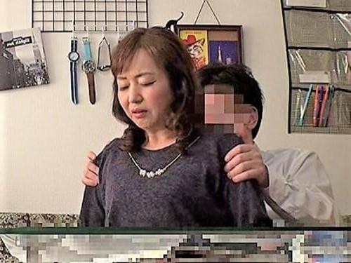 【熟女ナンパ】「大きいから気持ちいいの♡」使い古した肉ビラが再び花開き密を垂らす！若男の玉までしゃぶり尽くす痴女な奥様♡