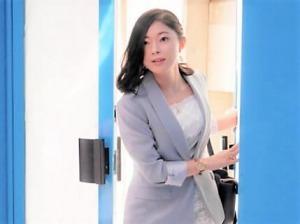 【MM号】スーツが似合うミニスカ社長の寝取り企画!美人なセレブ素人ナンパし乳首責めからの立ちバックぶっかけ【人妻NTR】