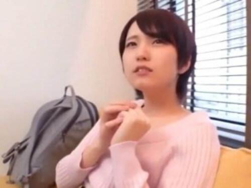 【ハメ撮り】「恥ずかしい･･･」可愛いショートカット娘が恥ずかしがりながらもスクール水着に着替えて中だしSEX！