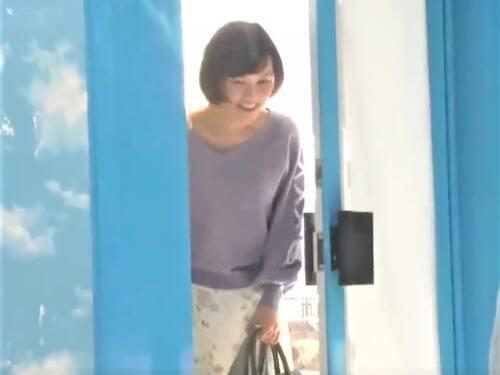 【MM号】清楚で看護師を目指す美人お姉さんが人助け企画に挑戦!悩み相談のはずが流されてフェラチオ素股＆中出しSEX！