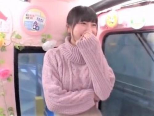 【MM便】清楚で黒髪の未成年がお漏らし潮吹き!敏感すぎてごめんなさい…スレンダー桃尻のぴんくマンコを集中攻撃でハプニング