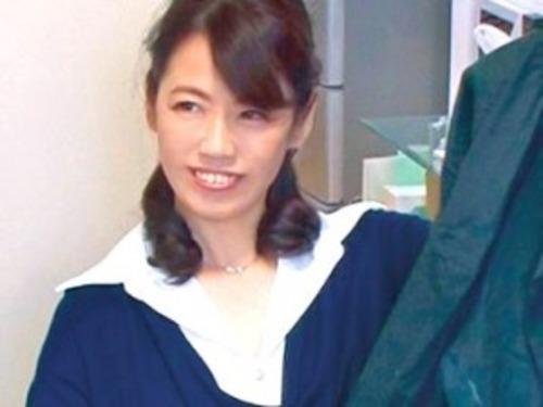 【五十路熟女】おばさんは眼中になかったが家事代行を利用したら綺麗系熟女が来てムラムラし中だしセックスする映像流出！